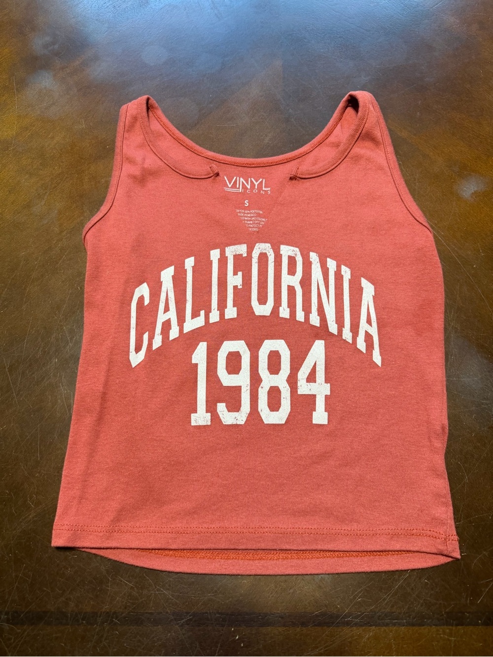 VINYL Icons Women's California '1984' Crop Tank - Red